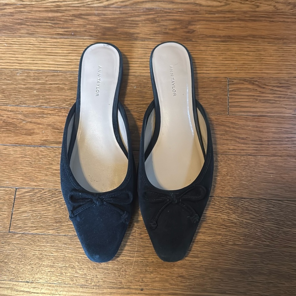 Leather Ann Taylor mules black flats